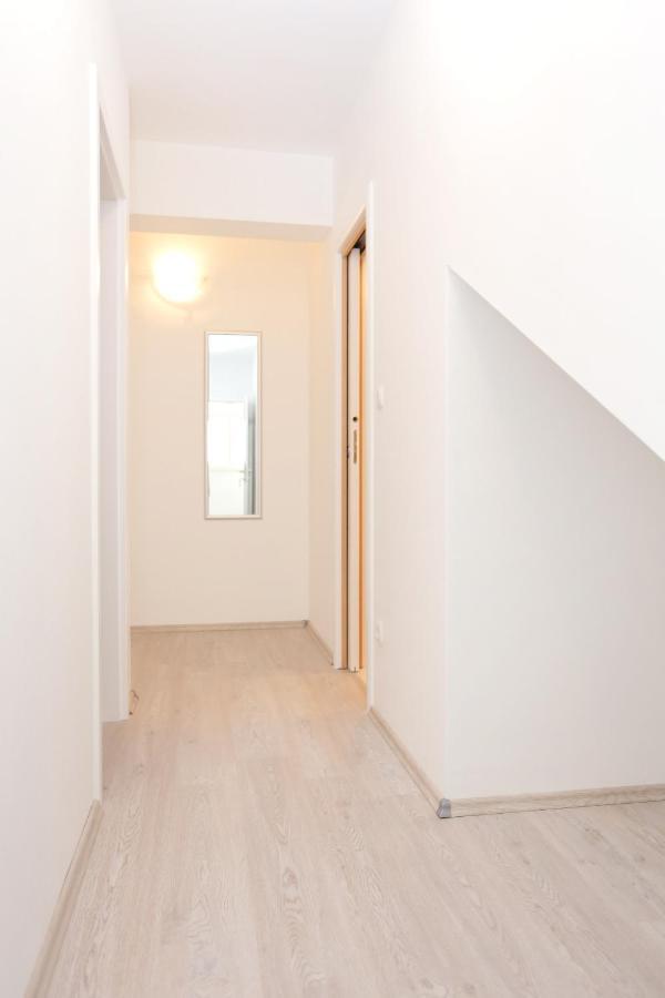 Apartments With A Parking Space Omis - 10362 Exterior photo
